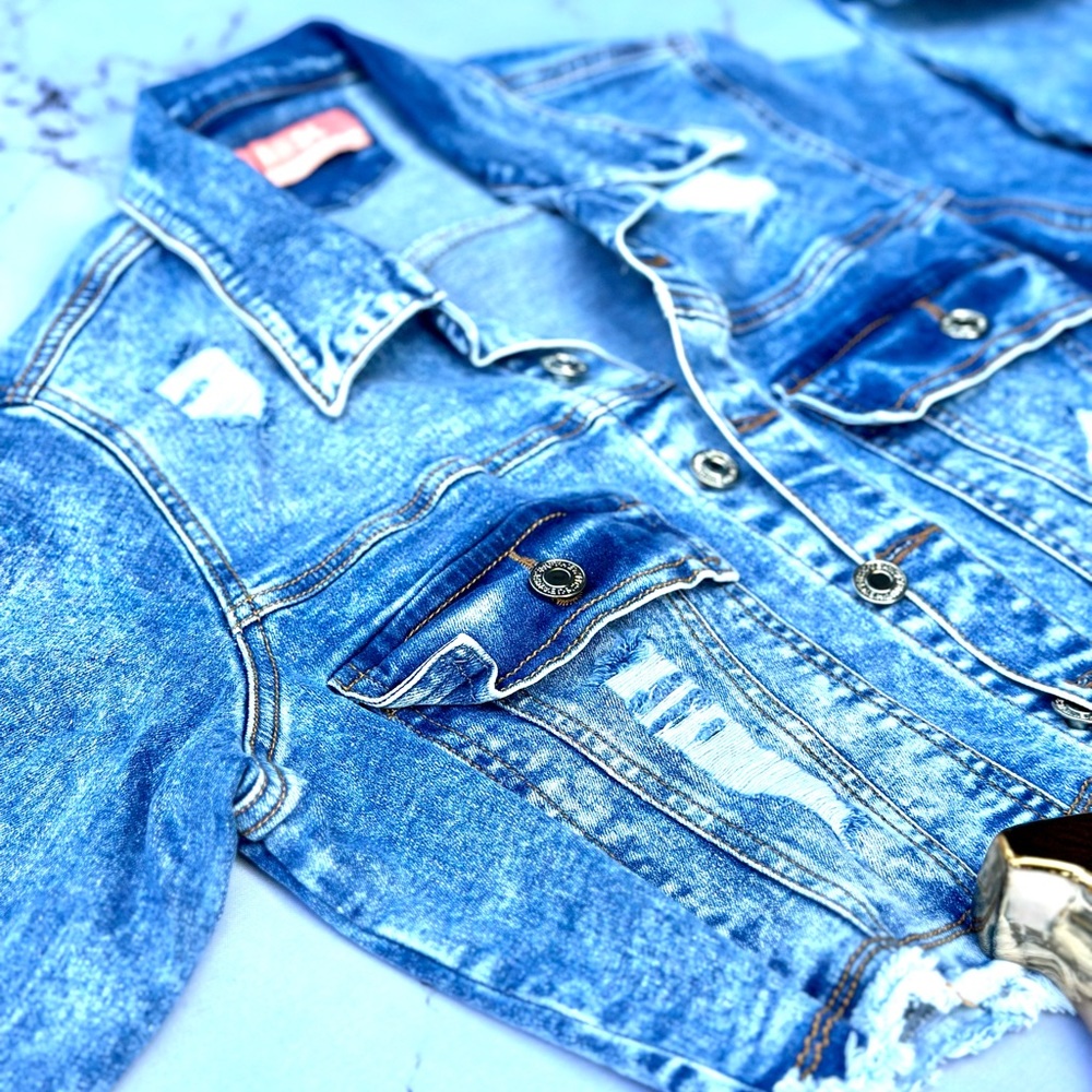 Cropped Distressed Jean Jacket - Picture 3 of 4